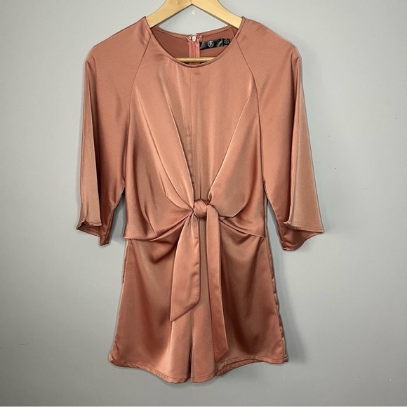 Missguided Front Tie Kimono Sleeve Faux Silk Blush Pink Playsuit Romper Size 4 - Picture 3 of 16
